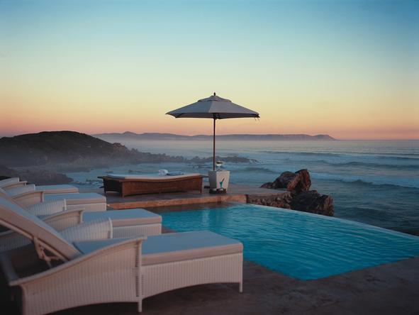 Birkenhead House - pool overlooking ocean